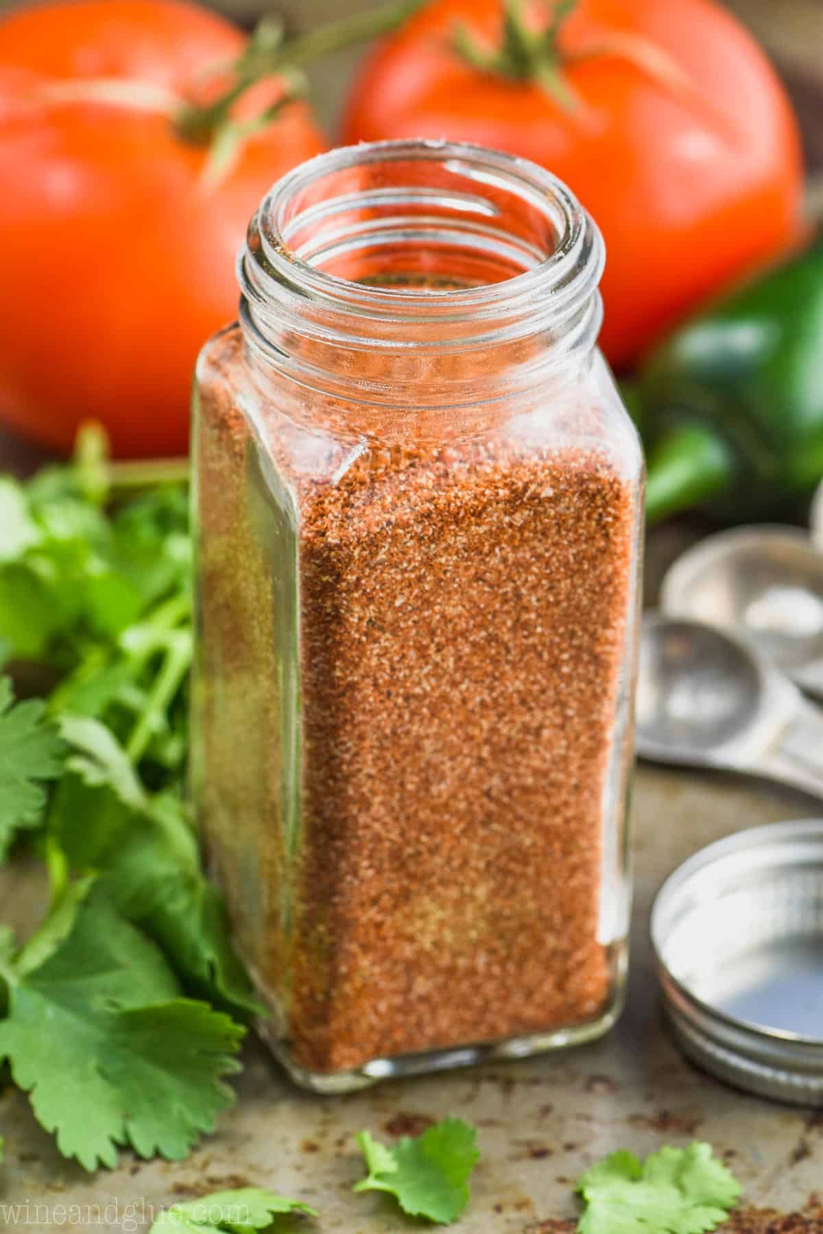 https://www.simplejoy.com/wp-content/uploads/2014/10/how_to_make_taco_seasoning_image.jpg