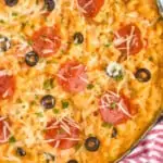 pinterest graphic overhead photo of skillet of pizza Mac n cheese