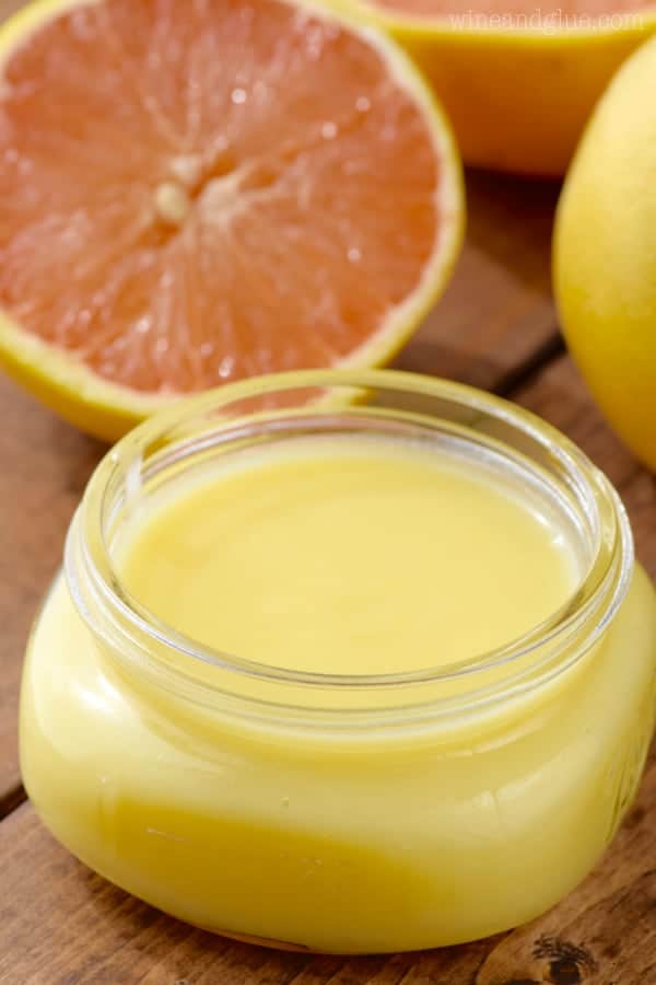 In a small mason jar, the Grapefruit Spread has a yellow pastel color and a smooth texture. 