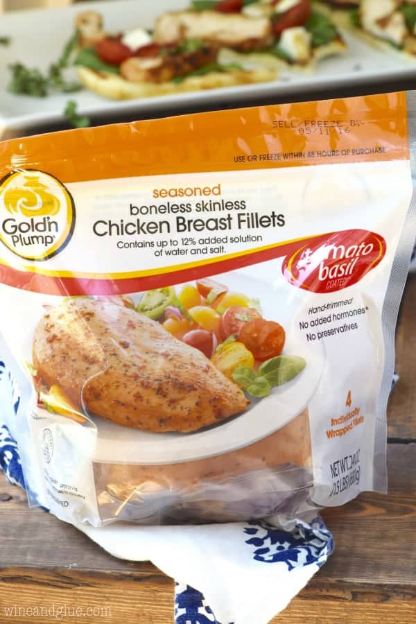 A picture of Goldh Plump's Tomato Basil Seasoned Chicken Breast Fillet. 