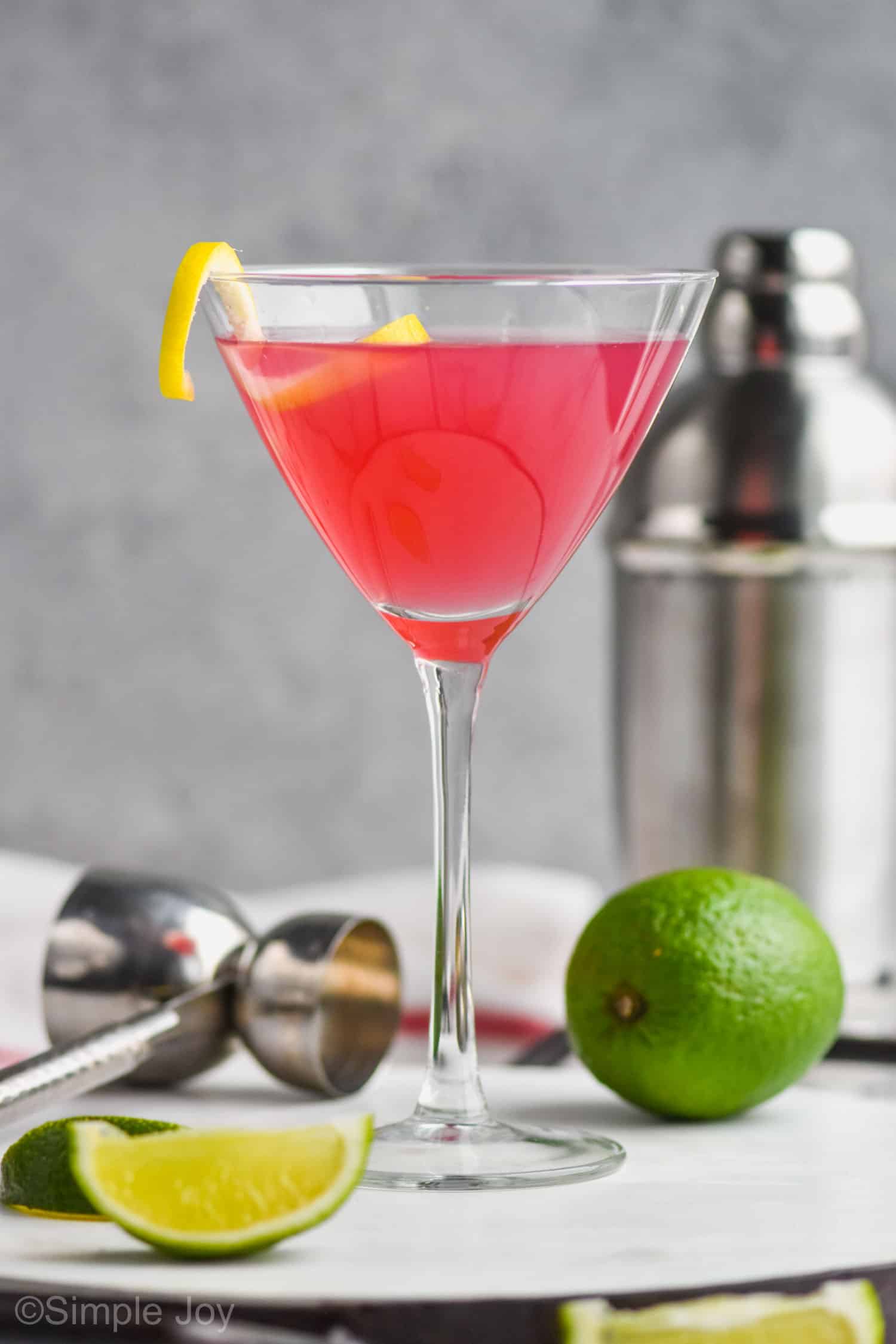 Classic Cosmopolitan Recipe | Besto Blog