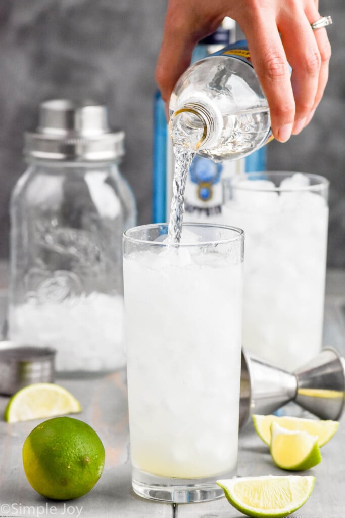 club soda being poured into a gin rickey