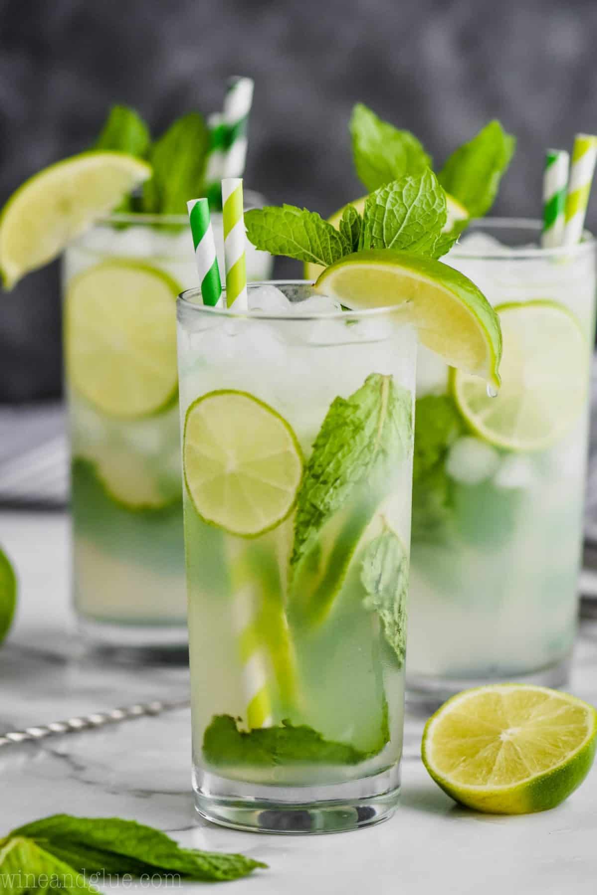 https://www.simplejoy.com/wp-content/uploads/2019/07/mojito_recipe.jpg