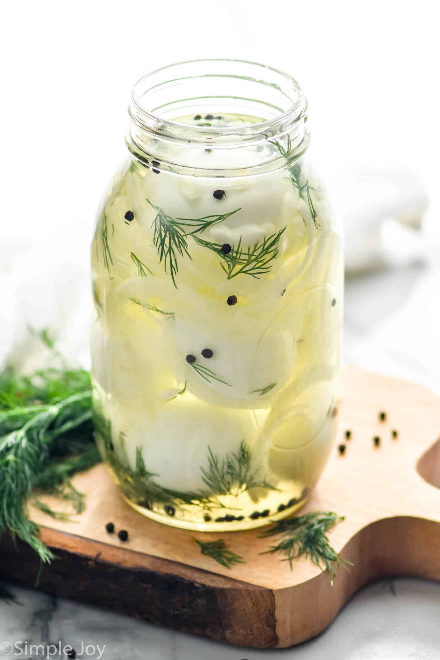 https://www.simplejoy.com/wp-content/uploads/2021/03/pickled-eggs-recipe.jpg