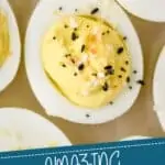 pinterest graphic of overhead close up of a deviled eggs recipe made with everything bagel seasoning