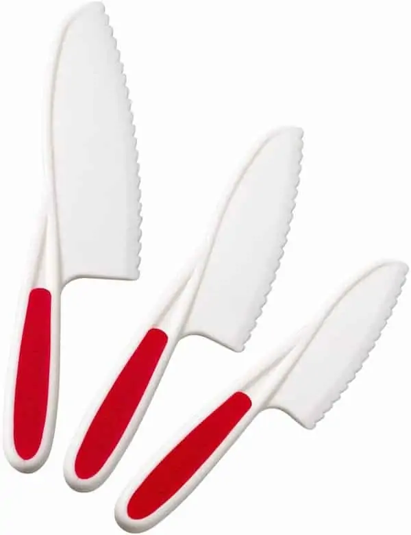 three plastic kitchen knives