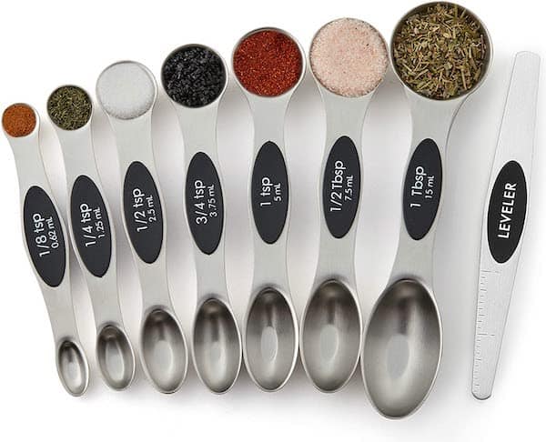 set of metal measuring spoons that are double sided
