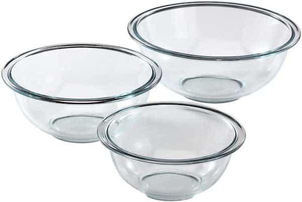 set of three different sized pyrex bowls