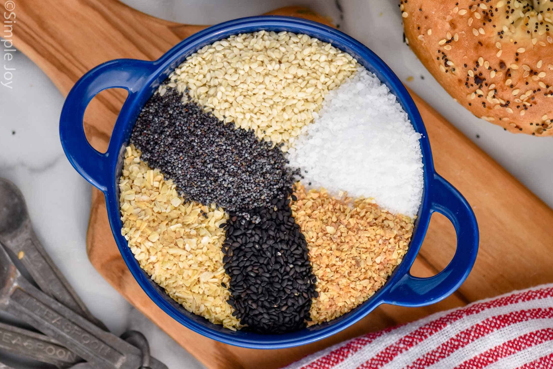 everything bagel seasoning separated by ingredient in a small blue dish