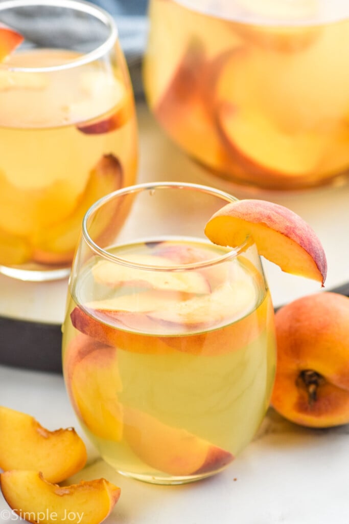 https://www.simplejoy.com/wp-content/uploads/2023/05/peach-sangria-recipe-683x1024.jpg