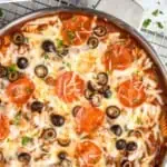 pinterest graphic of a skillet full of pizza casserole on a cooling rack, says: "one pot pizza casserole simplejoy.com"