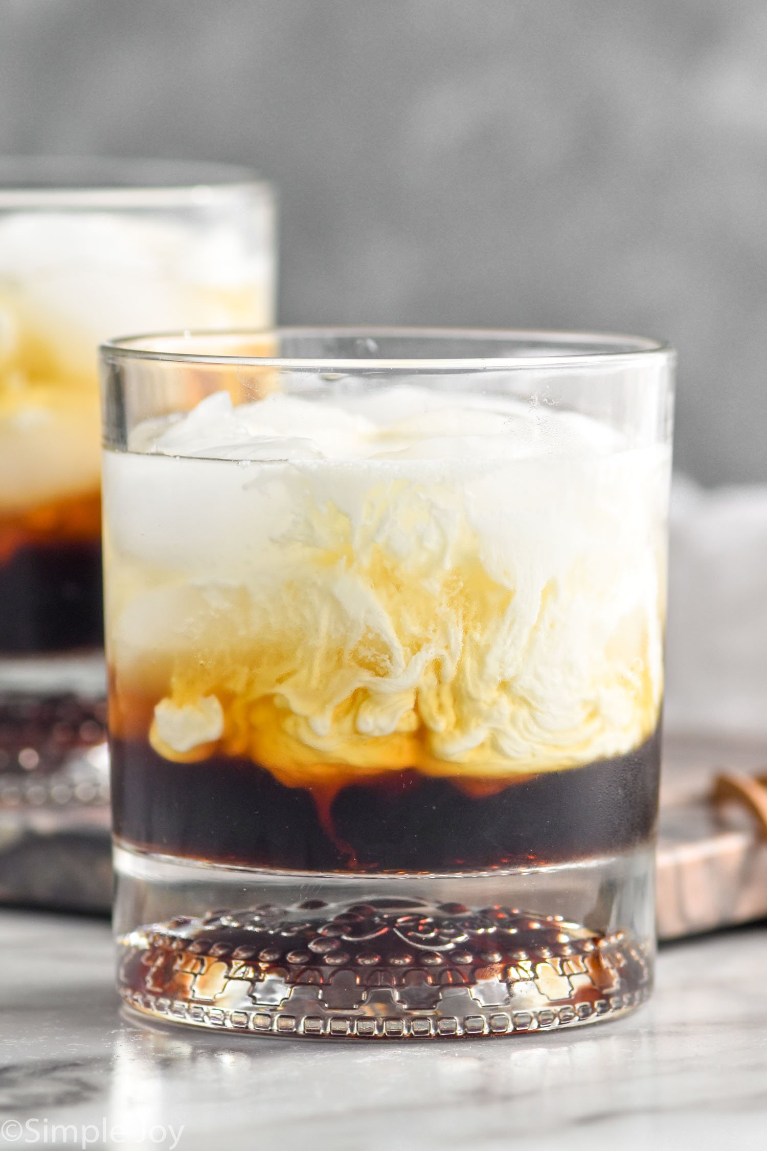 glass of white russian cocktail