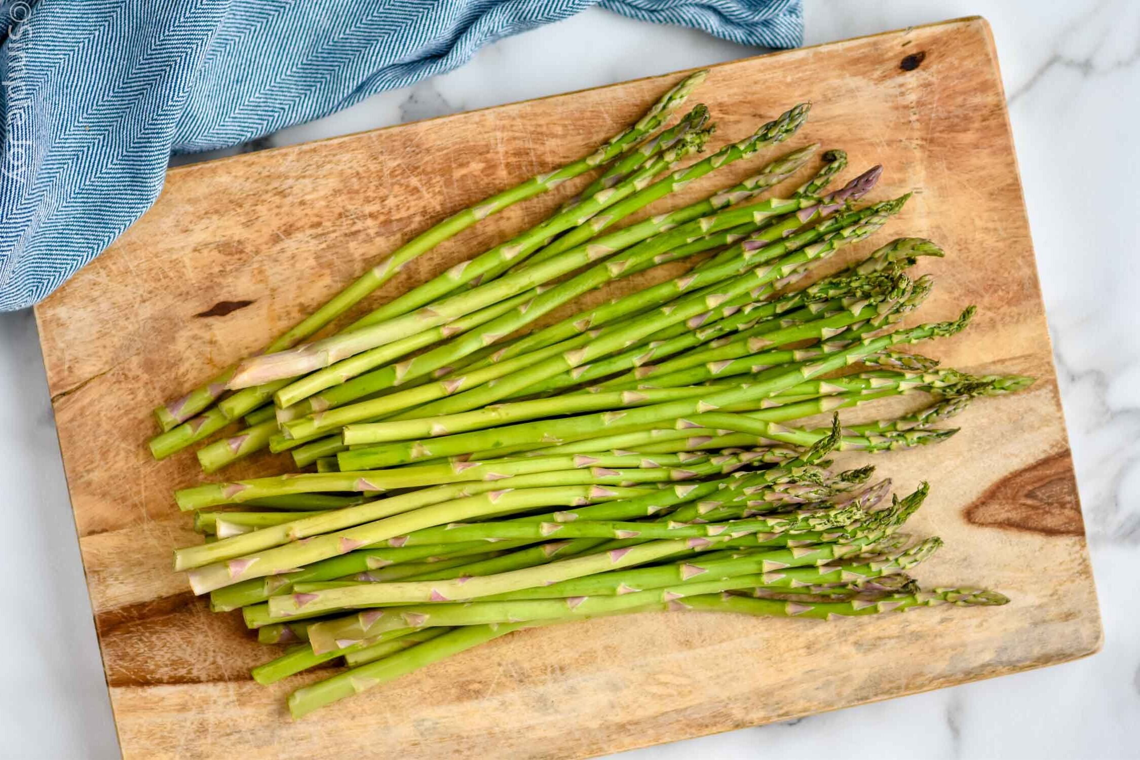 overhead of fresh asparagus on a cutting board