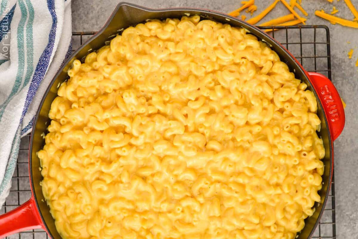 overhead view of a skillet full of Mac and cheese